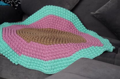 Bobble stitch round blanket crochet