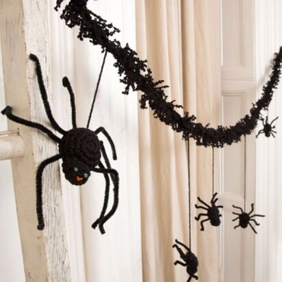 Creepy Spider Garland in Red Heart Super Saver Economy Solids - LW4435