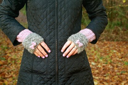 Bonnie Bow Wristwarmers