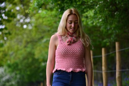 Floating frills top