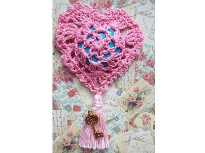 Valentine’s Victorian Heart Paperweight: Pink Collection