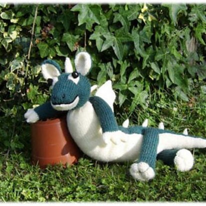 One laid back dragon - knitting pattern