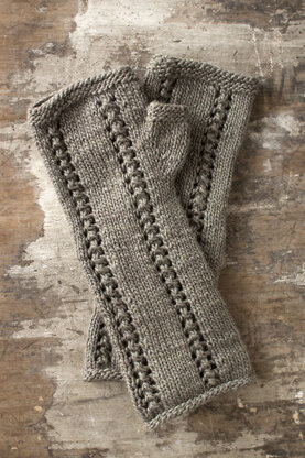 Salto Wrist Warmer in Manos del Uruguay Silk Blend Semi-Solid - 2013Y