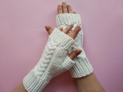 Cassandra Fingerless Gloves