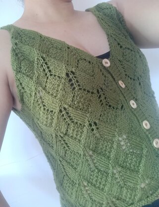 Diamond patterned summer top