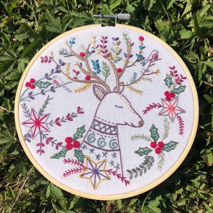 Un Chat Dans L'Aiguilles King of the Forest Embroidery Kit - 21x21cm