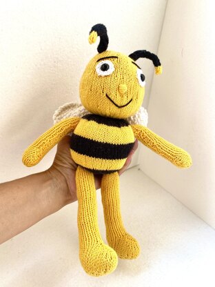 Pattern: knitted toy Mr. Bee