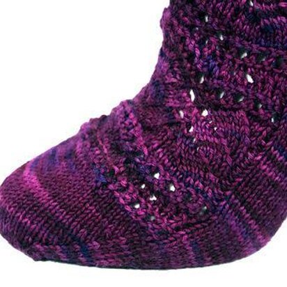 Finery socks - knitting pattern
