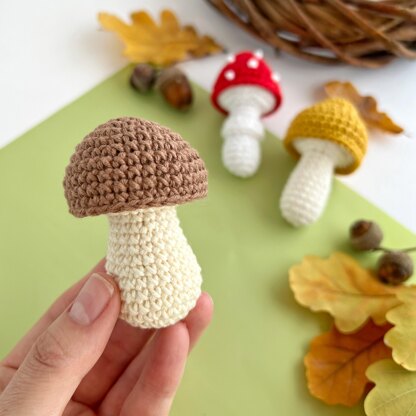 Crochet mushrooms pattern no sew Amigurumi keyring Autumn decor crochet ornament Car mirror hanger Bag charm keychain
