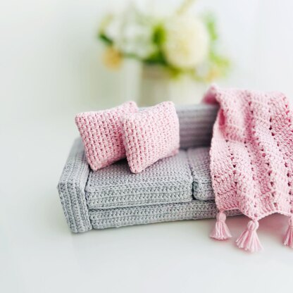Crochet Couch pattern, crochet doll furniture pattern, amigurumi couch, amigurumi doll furniture