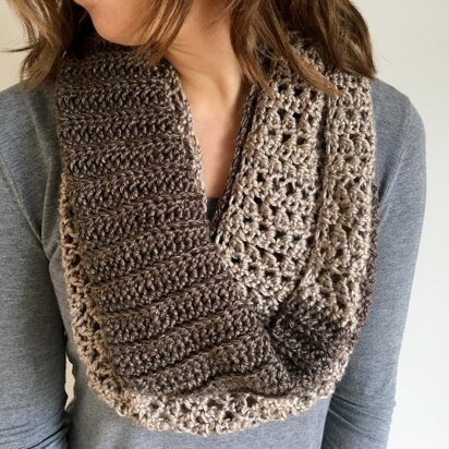 Easy Crochet Cowl Pattern:Half-N-Half Cowl