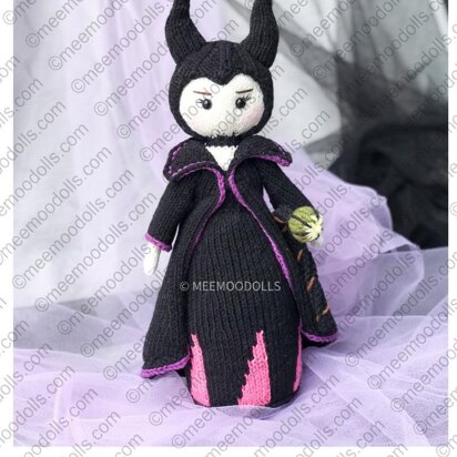 Knit Evil Queen. Knitting Iconic Doll