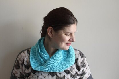 Dove Twist Cowl