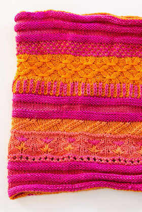 Gimli Peak Colour Play Cowl in SweetGeorgia Party of Five Gradient Mini-Skein Set - Downloadable PDF