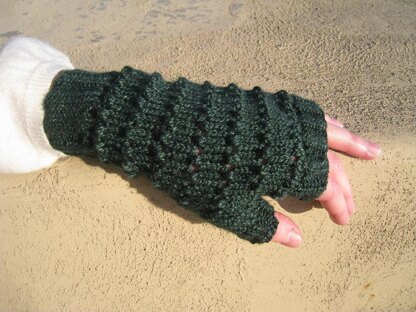 Erinn Fingerless Mitts & Cowl Set