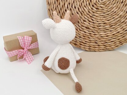 Crochet cow toy amigurumi crochet pattern