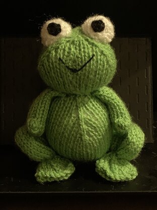 Knitted Frog Prince