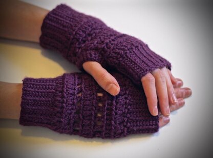 Riding the Rails Ribbed Fingerless Mitts