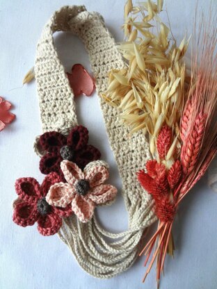 String Flowers Necklace