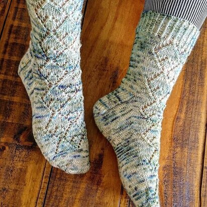 Misty Mountains Socks - knitting pattern