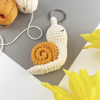 Crochet snail amigurumi pattern keyring Bag charm Car mirror hanging decor Mini toy keychain