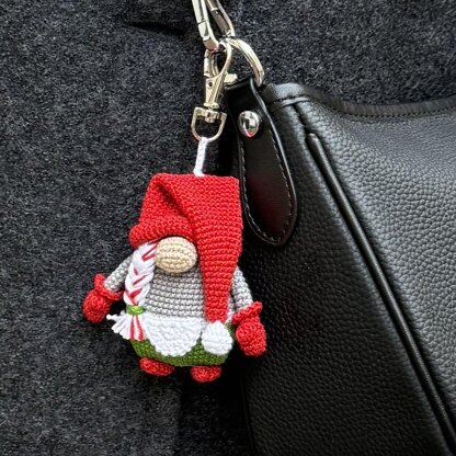 .Keychain Boy and Girl Gnomes