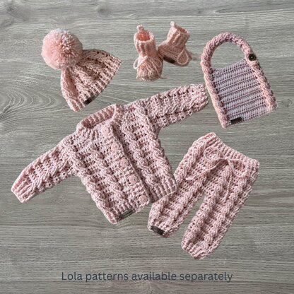 Lola Cabled Baby Bib