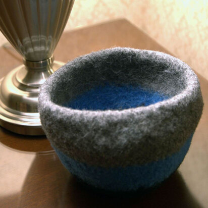 Felted Bowl in Plymouth Yarn Galway Roving - F592 - Downloadable PDF - knitting pattern