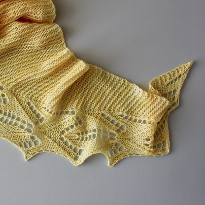 Dazzling Daffodils Shawl