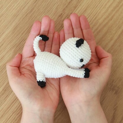 Playing Cats Crochet Amigurumi Pattern