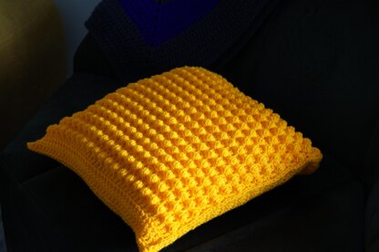 Bobble stitch pillow cover