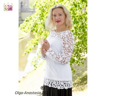 Pullover with white lace