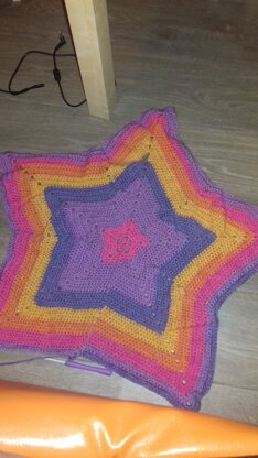 Caron cake star blanket