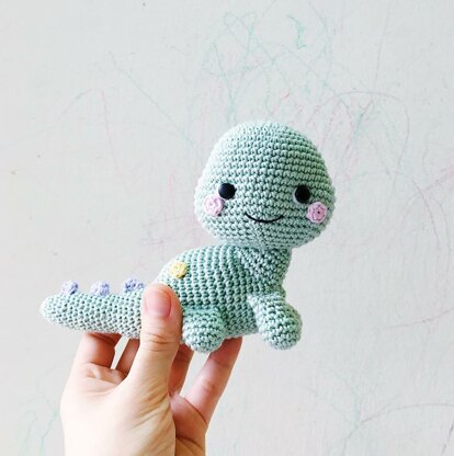 Takashi the little dinosaur amigurumi pattern