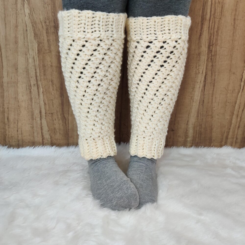 Crochet knee outlet warmers