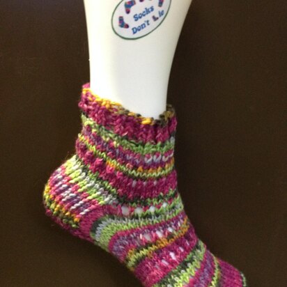 Holes and Slip DK Socks - knitting pattern