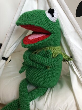 Frog amigurumi doll