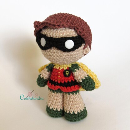 Batman and Robin amigurumi dolls - crochet patterns by Crochelandia