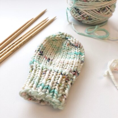 Teeny-tiny Knit Mitts