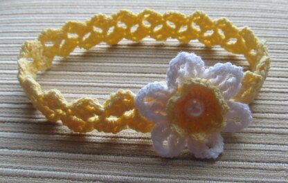 Crochet Baby Headband with a White Daffodil