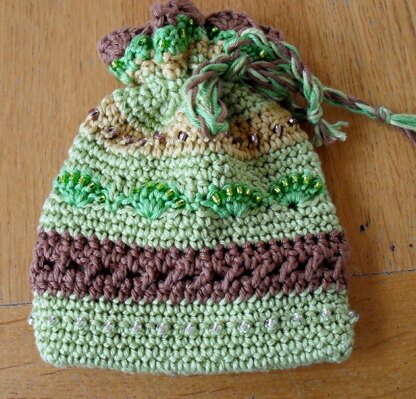 Beaded crochet pouch
