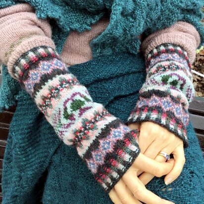 Bobby’s Fair Isle Thistle Wristwarmers