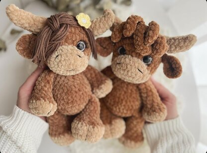 Plush highland cow toy