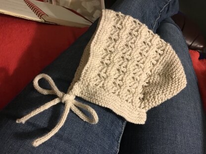 Vanilla cream bonnet