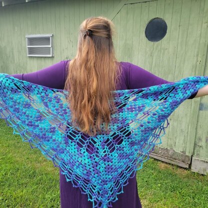 Darkholme Shawl