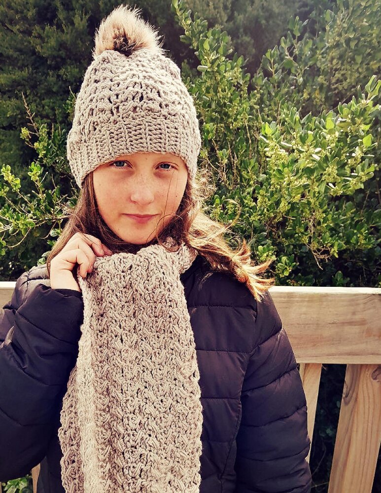 Queenstown Beanie and Scarf Crochet pattern by Lisa van Klaveren