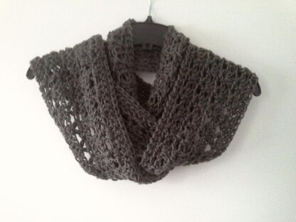 V Shell Lace Seamless Infinity Scarf