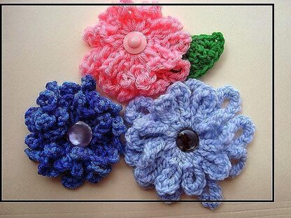 580 LOOPY Flower & leaf applique or brooch