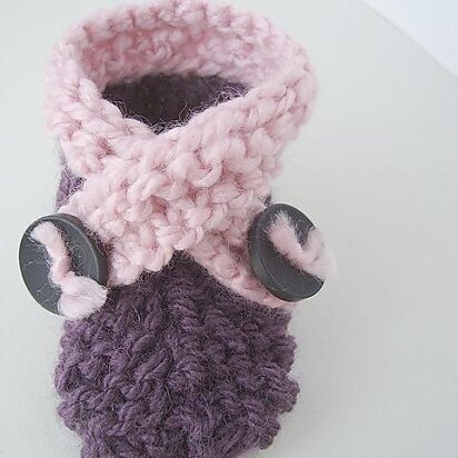 342, KNIT FLAT CROSS-OVER BOOTIES/SLIPPERS