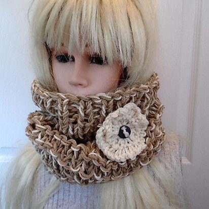 826 -CHUNKY cowl and flower